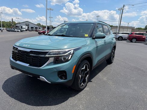 Used 2024 Kia Seltos EX AWD/4WD image 3