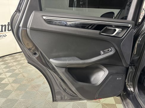 Used 2022 Porsche Macan w/ Premium Package Plus AWD/4WD image 22