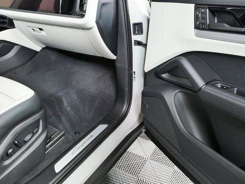 New 2026 Porsche Cayenne Coupe AWD/4WD image 27