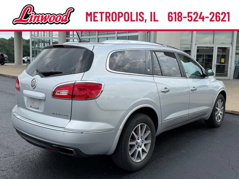 Used 2017 Buick Enclave Leather FWD image 3