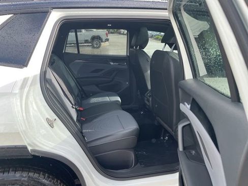 New 2026 Volkswagen Tiguan SE R-Line image 25