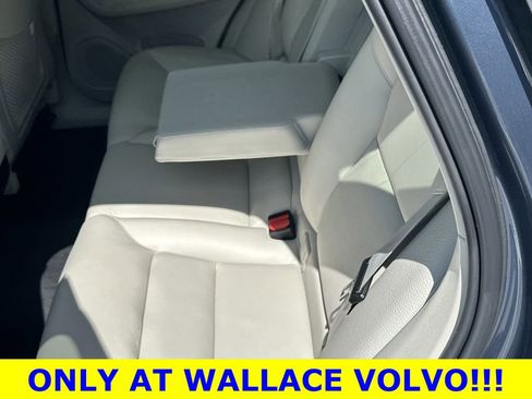 Used 2022 Volvo XC60 B5 Momentum w/ Climate Package AWD/4WD image 14