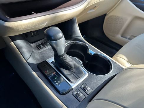 Used 2016 Toyota Highlander XLE image 18