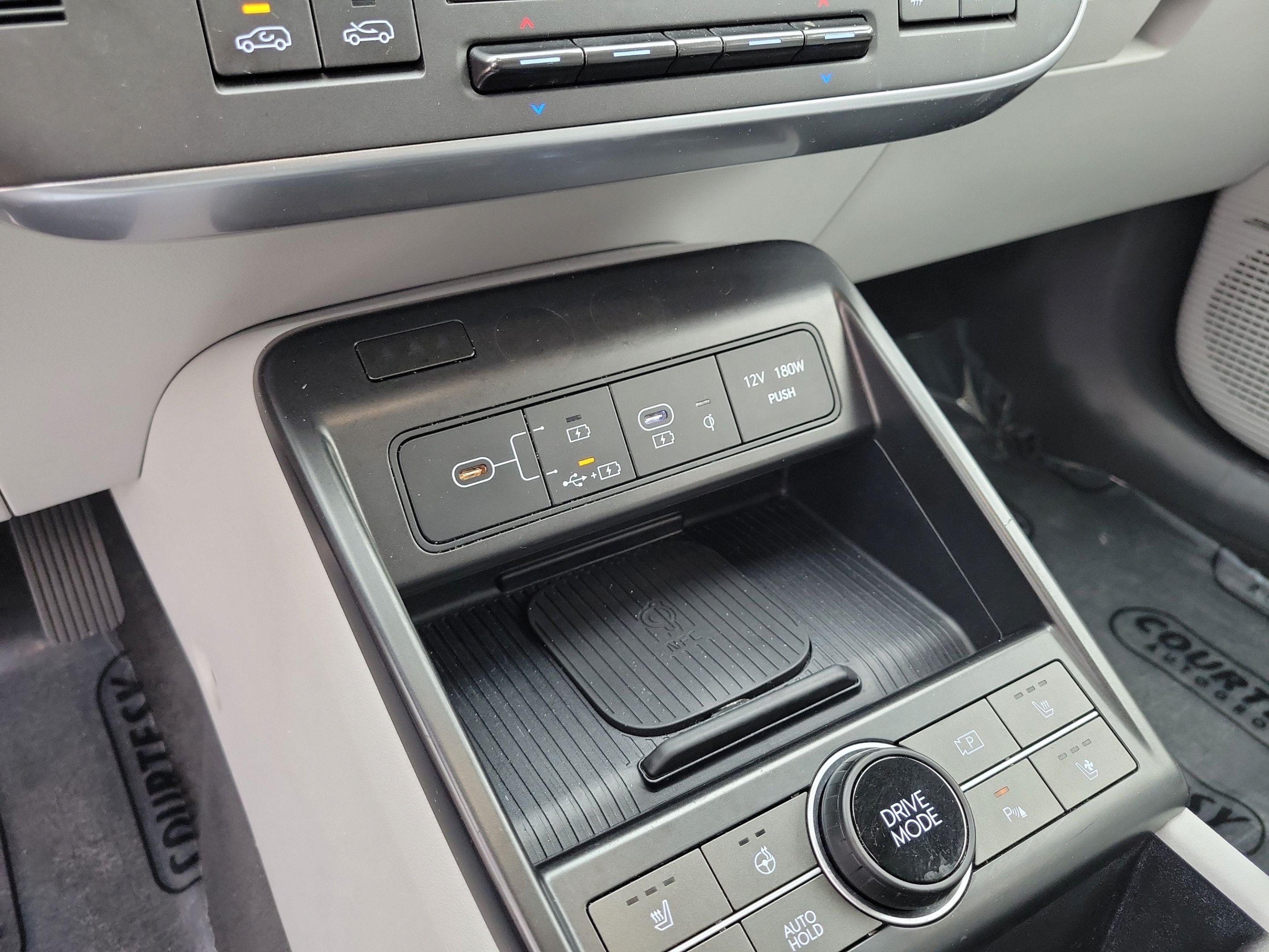Used 2024 Hyundai Kona Limited FWD image 20