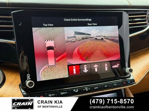 Used 2022 Jeep Grand Wagoneer Series III w/ Rear Seat Video Group 1 image 17