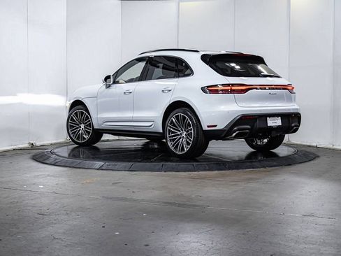 Certified 2025 Porsche Macan AWD/4WD image 3
