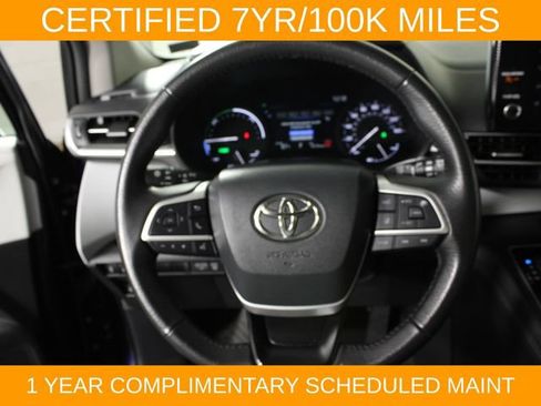 Used 2025 Toyota Sienna XLE FWD image 21