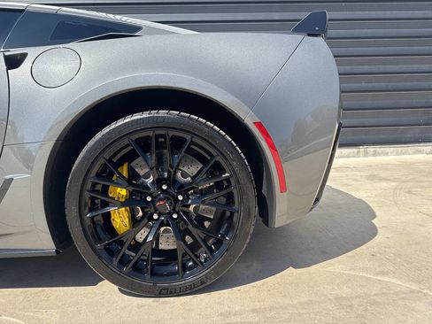 Used 2016 Chevrolet Corvette Z06 w/ 3LZ Preferred Equipment Group image 16
