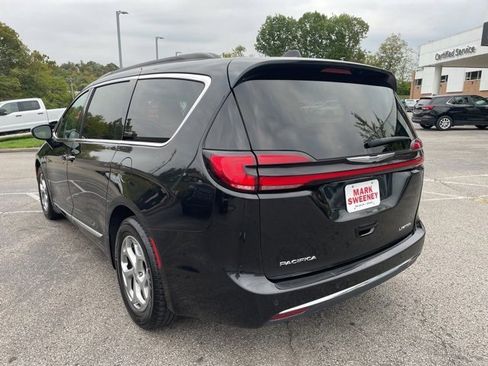 Used 2023 Chrysler Pacifica Limited image 8