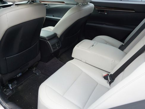 Used 2014 Lexus ES 350 w/ Premium Package FWD image 10