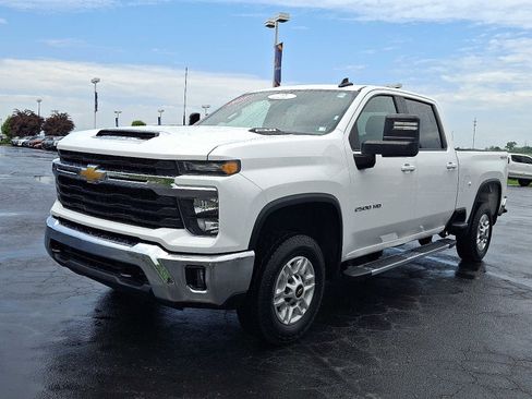 Used 2025 Chevrolet Silverado 2500 LT w/ Convenience Package AWD/4WD image 3