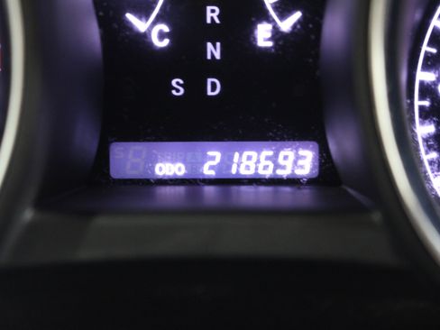 Used 2013 Toyota Highlander Limited FWD image 12