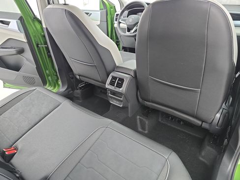 New 2026 Volkswagen Taos SE FWD image 11