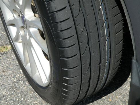 Used 2011 Volvo V50 T5 image 2