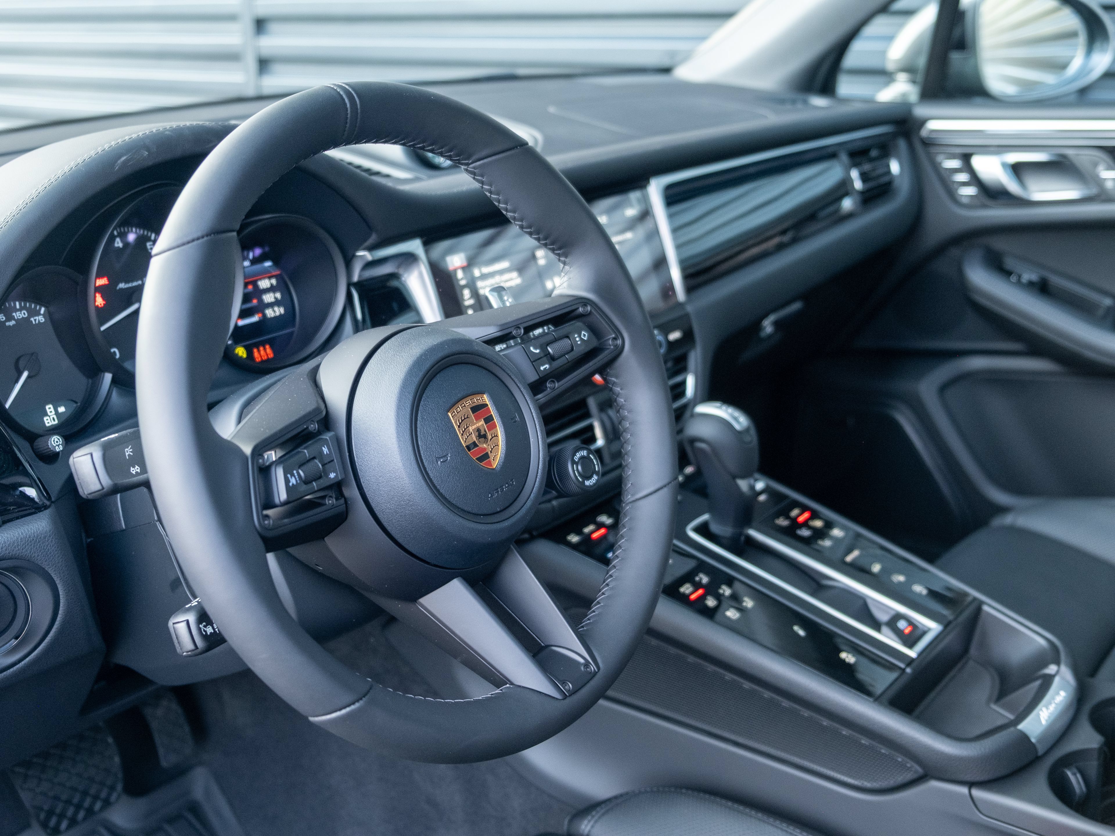 Certified 2026 Porsche Macan Turbo AWD/4WD image 4
