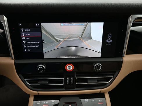 Certified 2025 Porsche Macan AWD/4WD image 19
