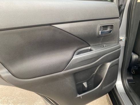 Used 2017 Mitsubishi Outlander ES image 35