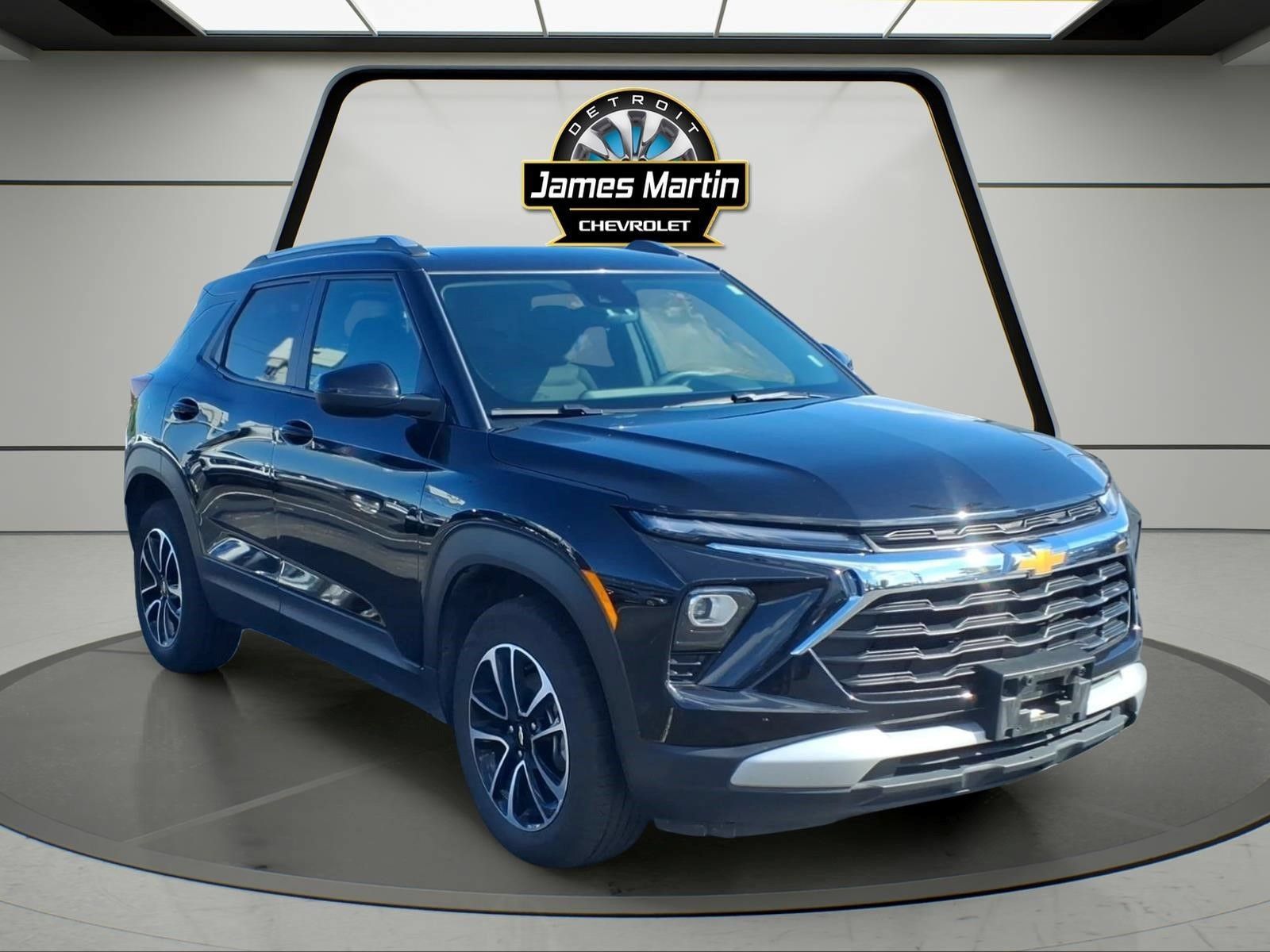 Used 2025 Chevrolet TrailBlazer LT AWD/4WD image 3
