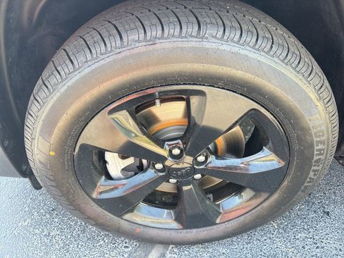 Used 2020 Jeep Cherokee Latitude Plus image 9