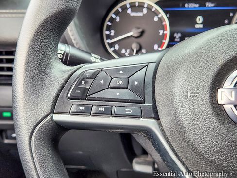 Used 2024 Nissan Sentra SV FWD image 14