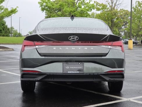 Used 2024 Hyundai Elantra SEL FWD image 19