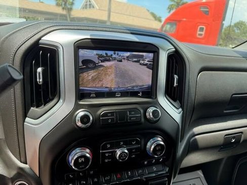 Used 2021 GMC Sierra 1500 SLT w/ SLT Premium Plus Package AWD/4WD image 17