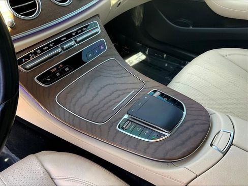 Used 2022 Mercedes-Benz E 350 Sedan image 17