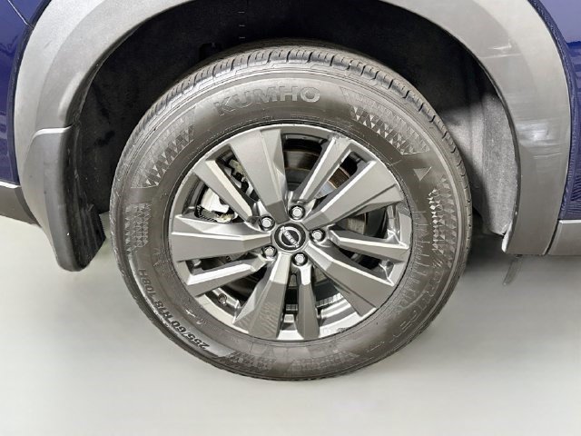 Used 2024 Nissan Pathfinder SV w/ Lighting Package (N92) FWD image 32