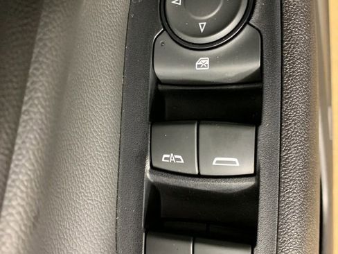 Used 2019 Chevrolet Equinox Premier image 17