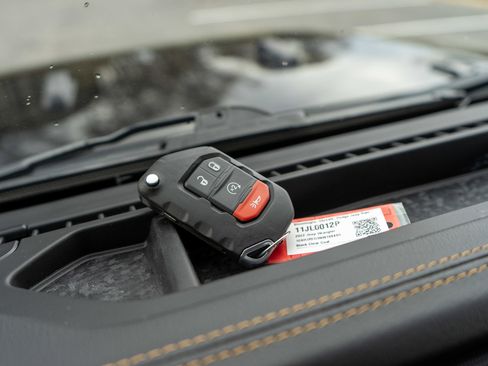 Used 2022 Jeep Wrangler Unlimited Sahara image 31