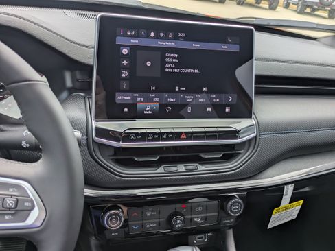 New 2026 Jeep Compass Latitude image 12