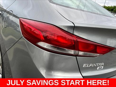 Used 2018 Hyundai Elantra SE FWD image 25