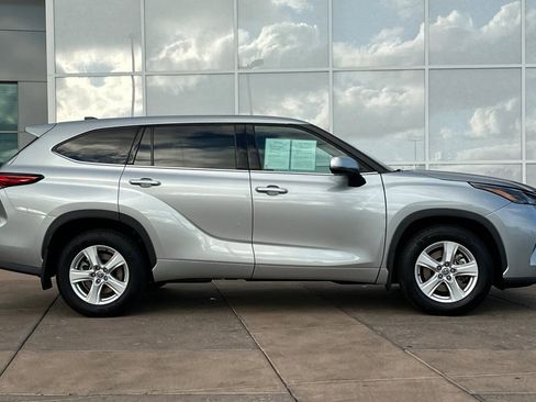 Certified 2022 Toyota Highlander L image 3