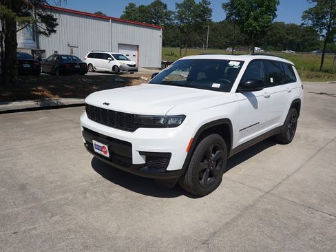 Used 2023 Jeep Grand Cherokee L Laredo AWD/4WD image 26
