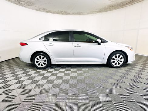 Used 2024 Toyota Corolla LE FWD image 2