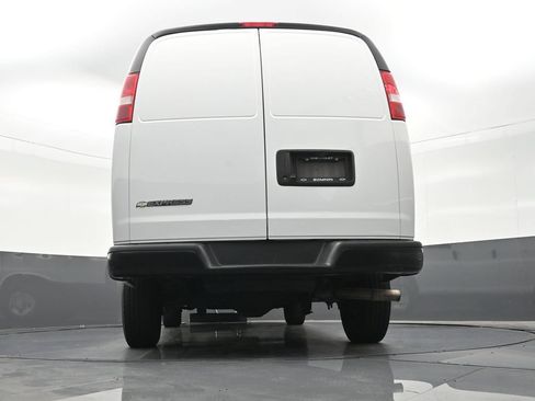 Used 2022 Chevrolet Express 2500 w/ Driver Convenience Package RWD image 27