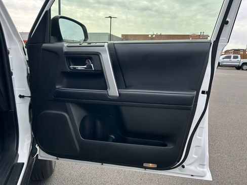 Used 2019 Toyota 4Runner SR5 Premium image 25