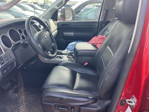 Used 2013 Toyota Tundra 4x4 CrewMax w/ SR5 Pkg image 12