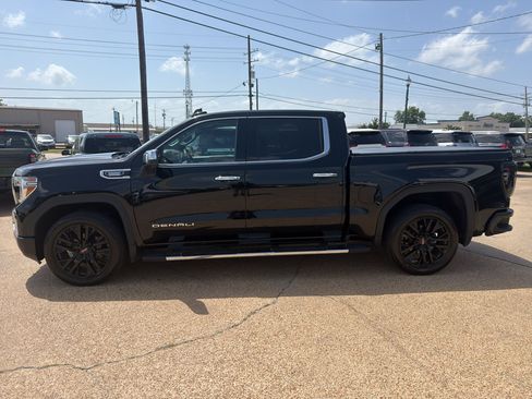 Used 2021 GMC Sierra 1500 Denali w/ Driver Alert Package II AWD/4WD image 2