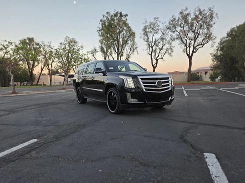 Used 2015 Cadillac Escalade ESV Luxury AWD/4WD image 1