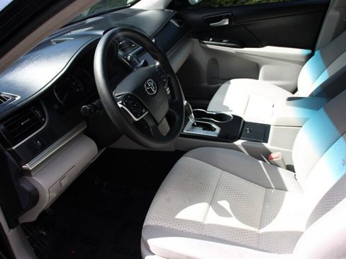 Used 2014 Toyota Camry LE FWD image 5