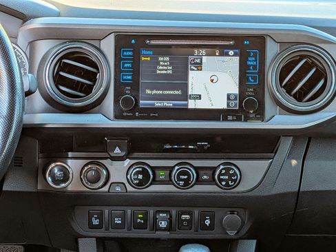 Used 2018 Toyota Tacoma TRD Off-Road image 18