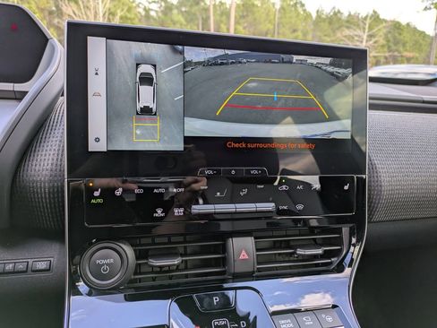 Used 2024 Subaru Solterra Limited image 17