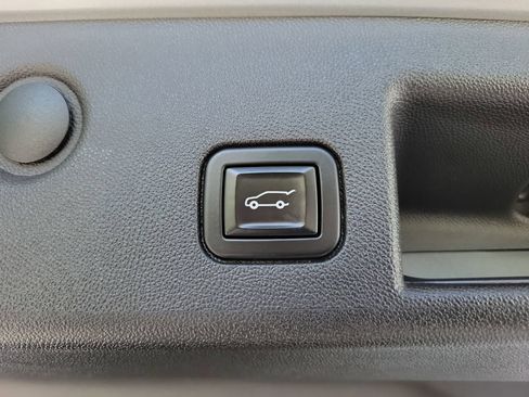 Used 2021 Chevrolet Equinox LT FWD image 26