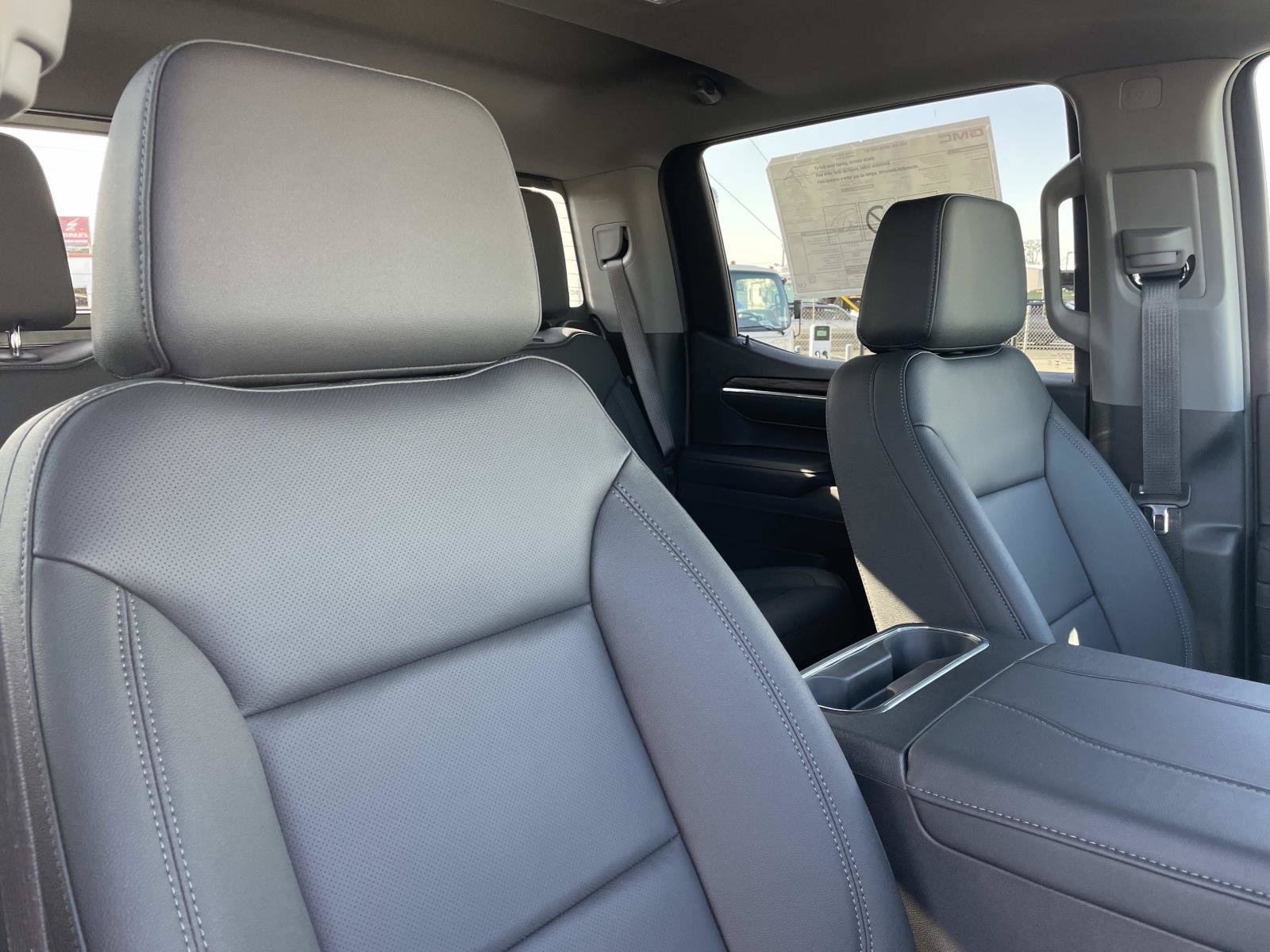 New 2026 GMC Sierra 1500 SLT w/ SLT Premium Package AWD/4WD image 28