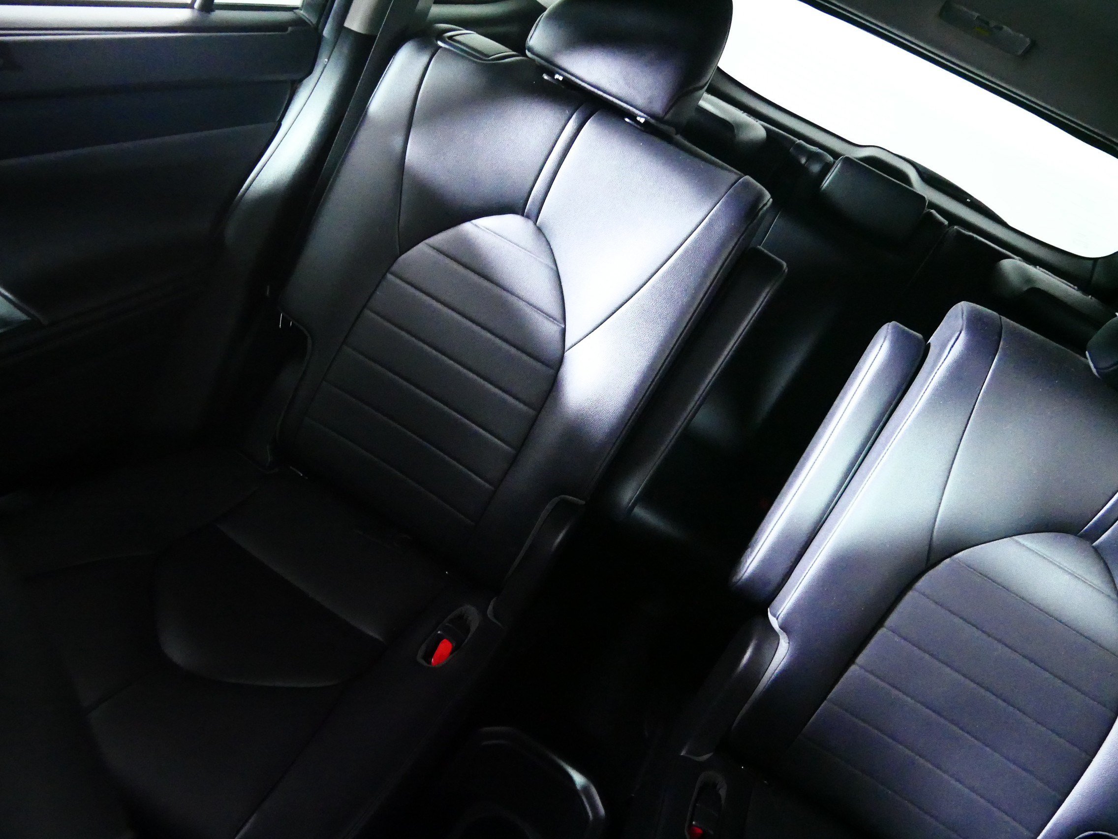 Used 2020 Toyota Highlander XLE AWD/4WD image 12