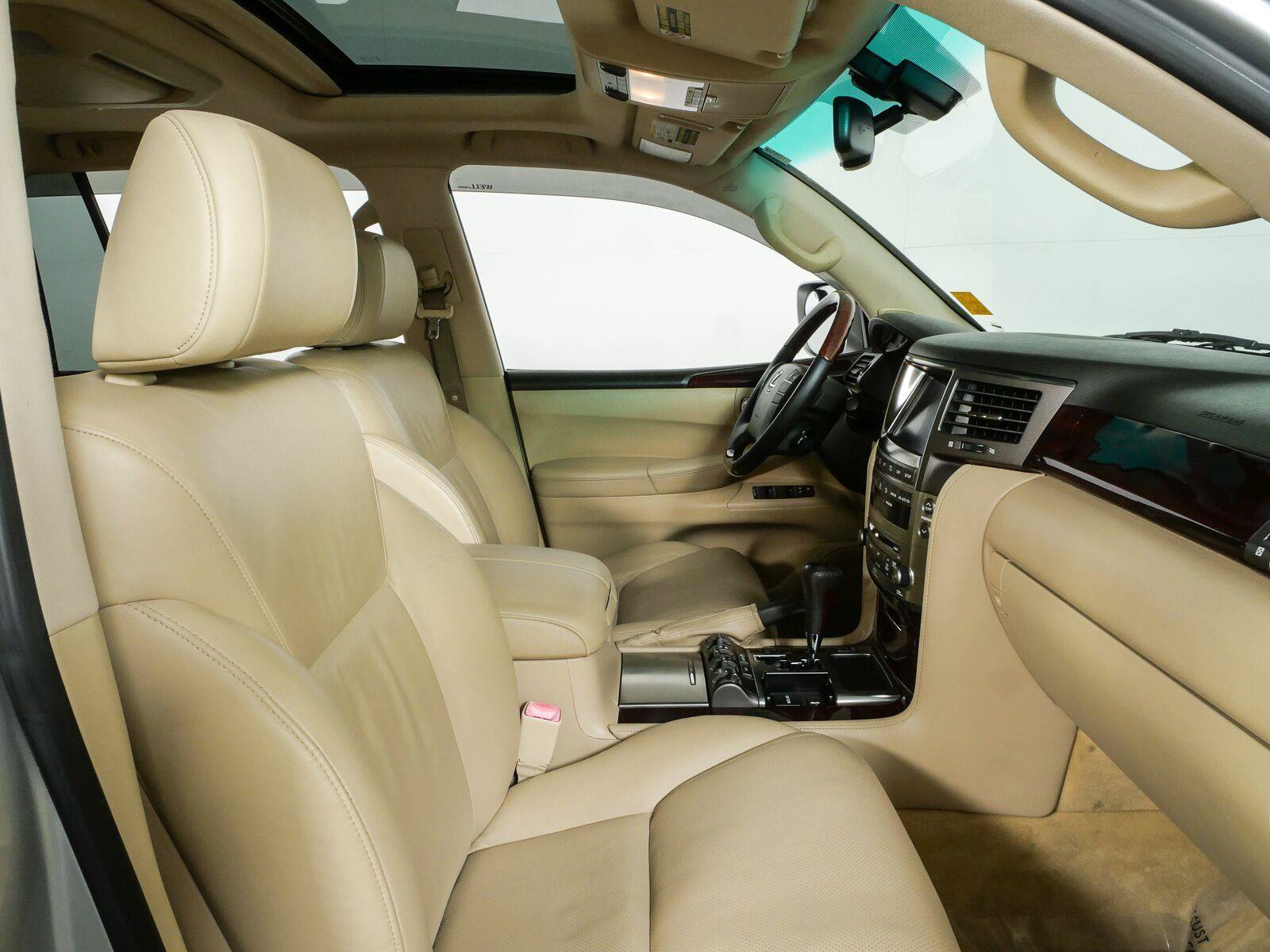 Used 2011 Lexus LX 570 4WD w/ Luxury Pkg image 25