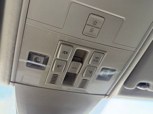 Used 2021 Volkswagen Atlas SEL R-Line image 22