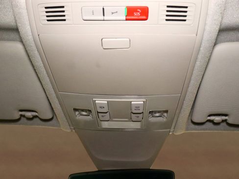 Used 2024 Volkswagen Tiguan SE image 38