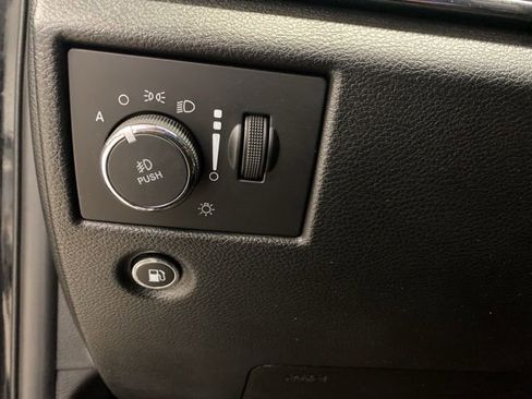 Used 2022 Jeep Grand Cherokee Limited image 14